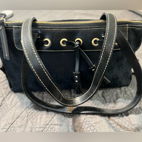 Dooney & Bourke Handbags - Dooney & Bourke vintage black baguette